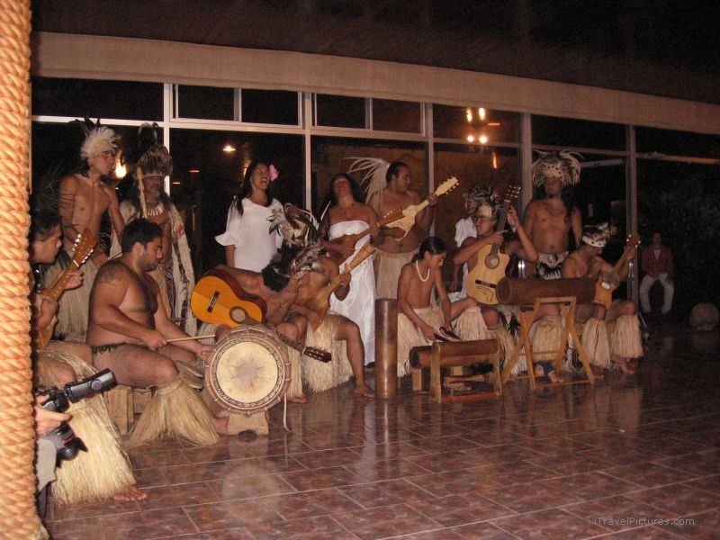 Kari show music Hanga Roa group